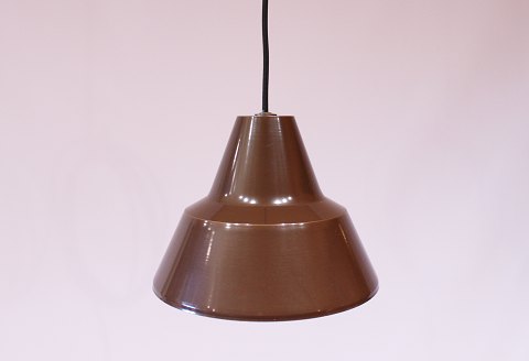 Brun værkstedslampe af dansk design fra 1960erne.
