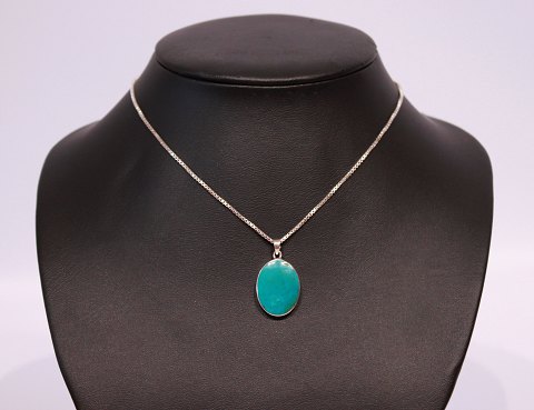 Pendant with blue stone and of 925 sterling silver.
5000m2 showroom.
