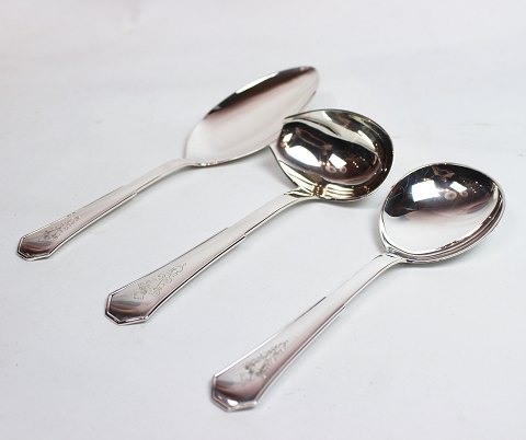 Cake server, sauce spoon and compote spoon in Heritage silver no. 2 - Hans 
Hansen 
Great condition
