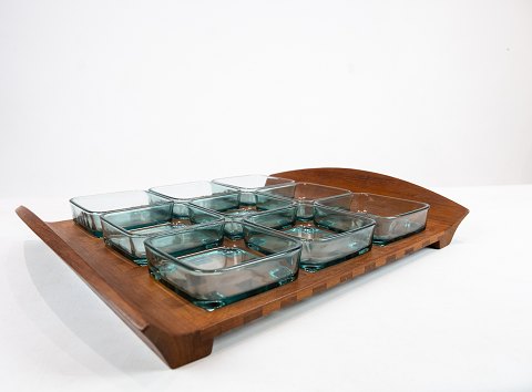 Serving tray in teak with six matching glass bowls by Jens Harald Quistgaard 
from around the 1960s.
5000m2 showroom.

