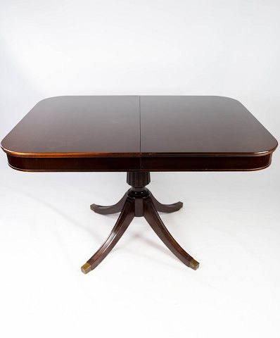 Large antique dining table of mahogany, in great vintage condition from the 
1930s. 
5000m2 showroom.
