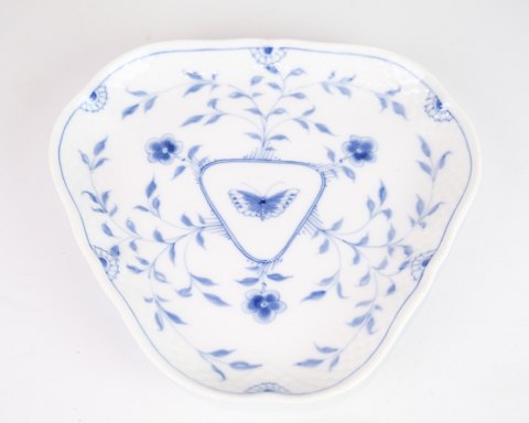 Triangular Dish - No. 4 - Porcelain - Handpainted - Butterfly - B&G - Bing & 
Grondahl
Great condition
