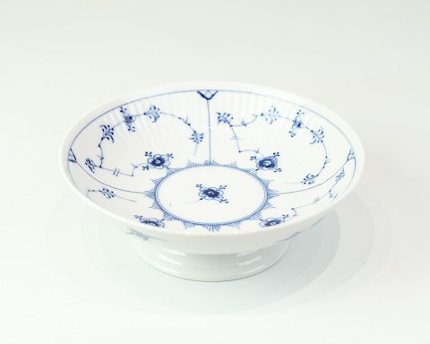 Fluted Bowl – Blue Fluted – Royal Copenhagen – No. 1/18 - 1966
