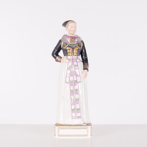 Figurine à décor sur glaçure – Costume de cuisinier, Amager – Modèle 12104 – Carl Martin-Hansen – Royal Copenhagen