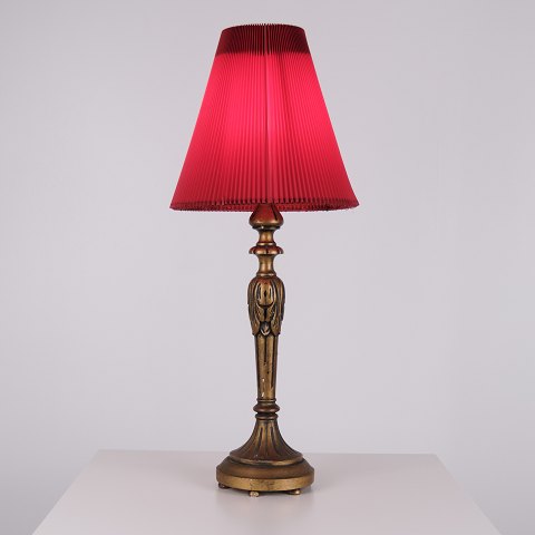Lampe de Table en Bois Doré avec Sculptures et Abat-Jour Rouge d’Origine des Années 1940