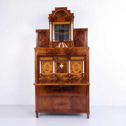 Secrétaire Empire en acajou poli à la main avec marqueterie, miroir, compartiment secret et abattant d’écriture des années 1840.