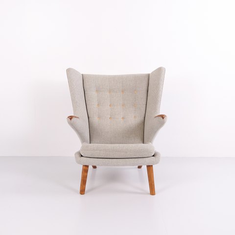 Fauteuil Papa Bear Modèle AP19 en Tissu Hallingdal Gris Clair et Teck par Hans J. Wegner pour PP Møbler