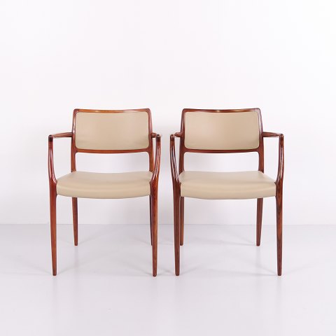 Paire de Fauteuils Modèle 65 en Palissandre et Cuir Clair Elegance par N.O. Møller