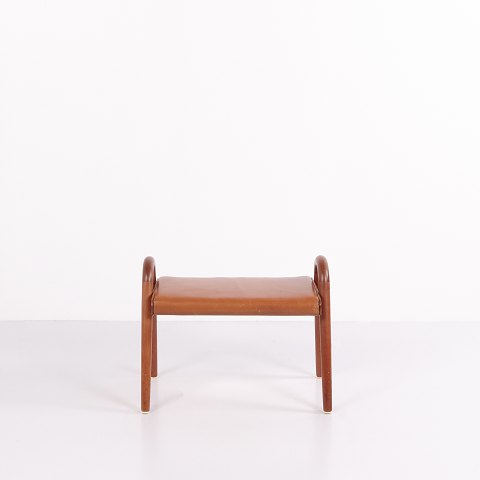 Tabouret en Teck avec Assise en Cuir par Vilhelm Lauritzen pour Fritz Hansen vers 1945