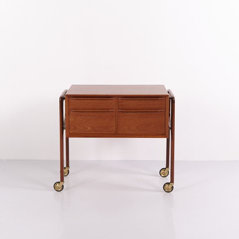 Attribué à Arne Vodder Petite Commode ou Table à Couture en Teck Années 1950