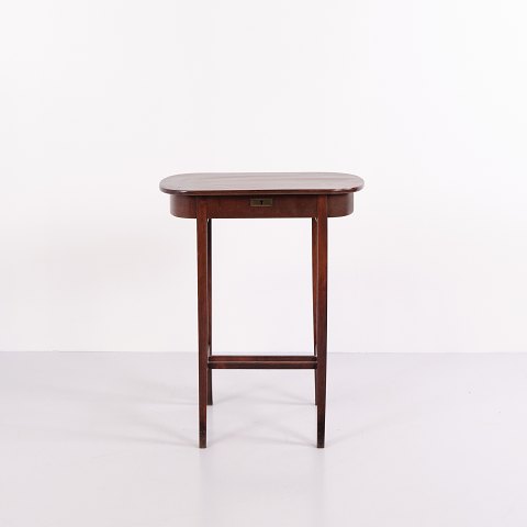 Table de Lampe ou Table à Couture en Acajou avec Serrure en Laiton et Pieds Fuselés Années 1920
