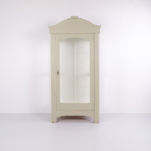 Vitrine Peinte en Gris avec Sommet Cintré et Décor Sculpté, 1920