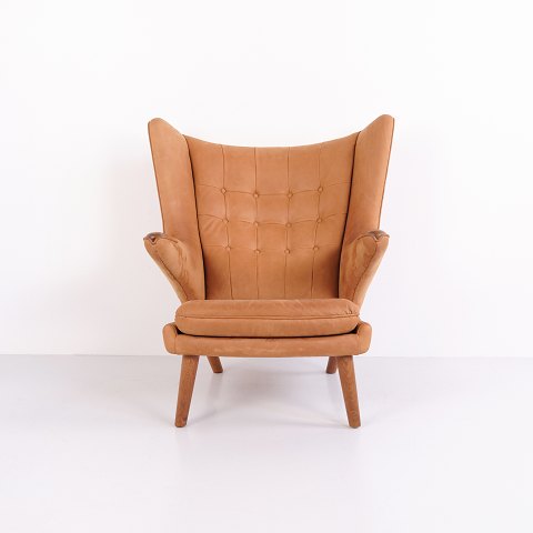 Fauteuil Papa Bear Modèle AP19 en Cuir Nubuck Cognac par Hans J. Wegner pour AP Stolen