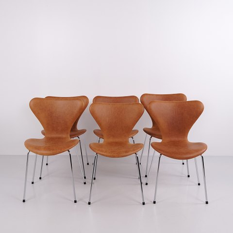 Ensemble de 6 Chaises Série 7 Arne Jacobsen en Cuir Cognac Elegance avec Piètement Chromé pour Fritz Hansen Modèle Haut