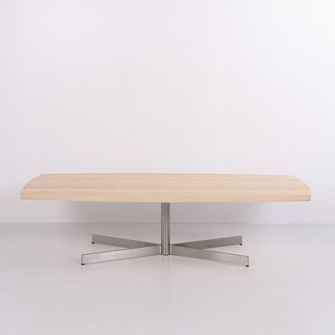 Table Basse Aksel Kjersgaard avec Plateau en Bois Clair et Piètement en Métal Fabriquée au Danemark