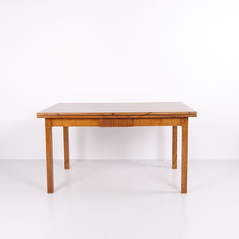 Table à Manger Extensible Danoise en Noyer par un Ébéniste des Années 1940