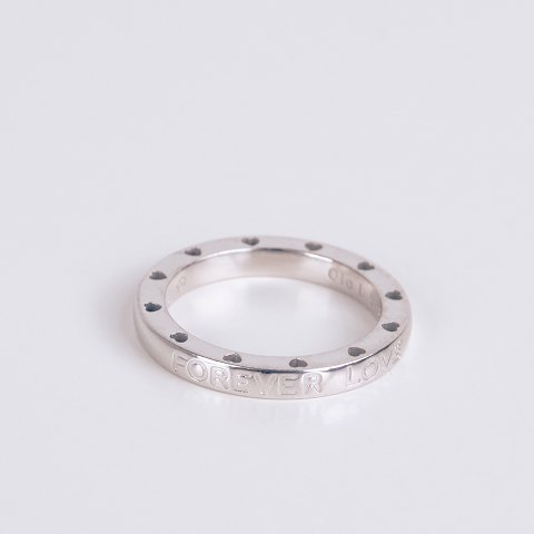 Bague Ole Lynggaard en or blanc 14 carats avec des cœurs et la gravure « Forever Love »