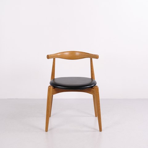 Chaise CH20 en Chêne et Cuir Noir par Hans J. Wegner pour Carl Hansen & Søn