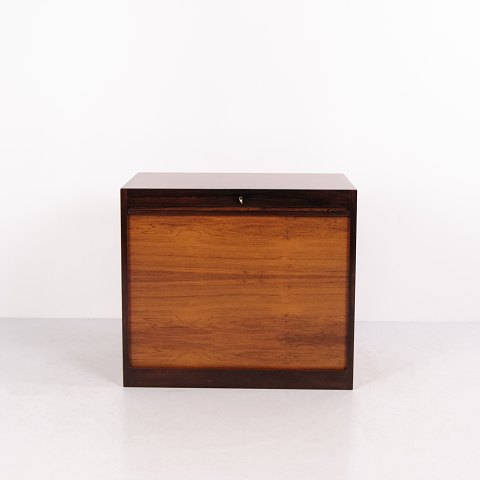 Meuble de Rangement Hans J. Wegner en Palissandre à Porte Tambour Johannes Hansen Années 1960