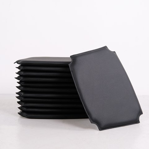 Ensemble de 12 Coussins d’Assise en Cuir Noir pour la Chaise Wishbone CH24