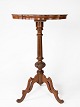 Lamp table in walnut, in great antique condition from the 1870s. 
5000m2 showroom.

