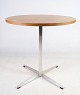 Small dining table / side table, oak, designed by Arne Jacobsen, 1991
Great condition
