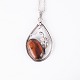 Pendentif avec collier en argent et ambre au design unique