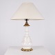 Lampe en Verre Opalin Blanc avec Motif Rouge et Base en Laiton des Années 1880