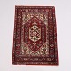 Tapis Oriental avec Médaillon et Motif Floral dans des Tons Rouges 130 x 91 cm