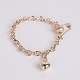 Bracelet en or Ole Lynggaard en or 14 carats avec maille iconique en forme de huit, pendentif cœur et fermoir d